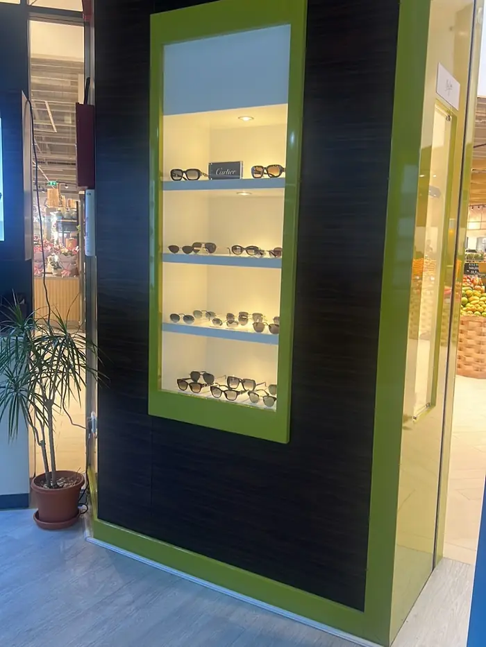 Frame display at Lunettes
